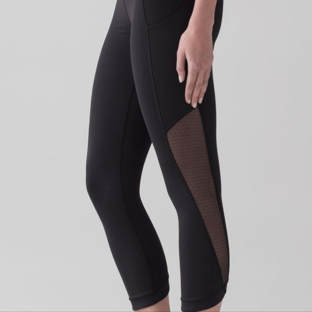 Lululemon black sole train crop leggings